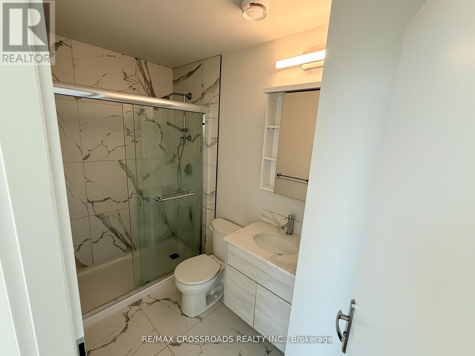 810 - 60 Frederick Street, Kitchener, ON - Indoor Photo Showing Bathroom