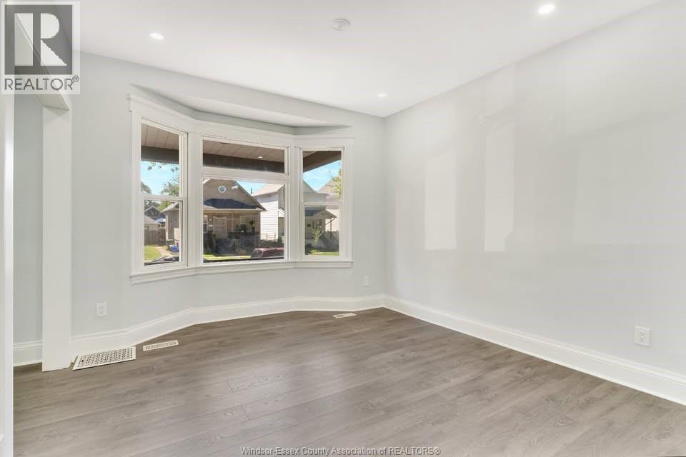 516 Oak, Windsor, ON - Indoor Photo Showing Other Room