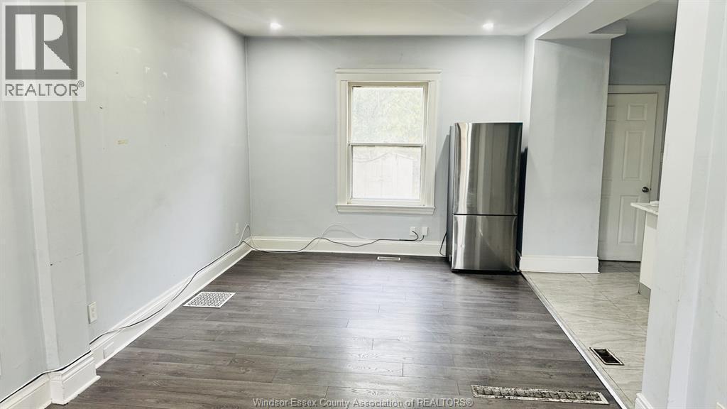 516 Oak, Windsor, ON - Indoor Photo Showing Other Room