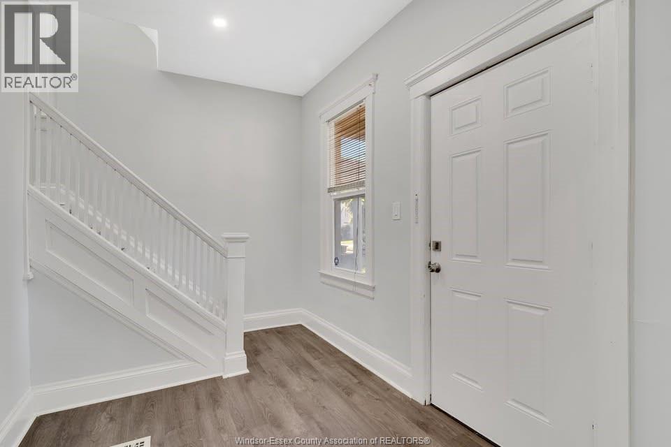 516 Oak, Windsor, ON - Indoor Photo Showing Other Room
