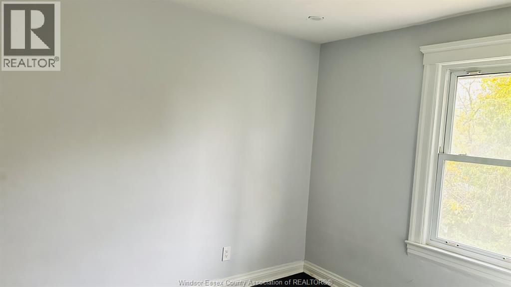 516 Oak, Windsor, ON - Indoor Photo Showing Other Room