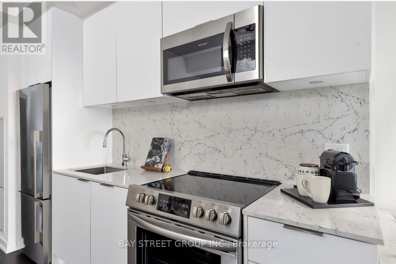 2208 - 25 Richmond Street E, Toronto, ON - Indoor Photo Showing Kitchen With Upgraded Kitchen