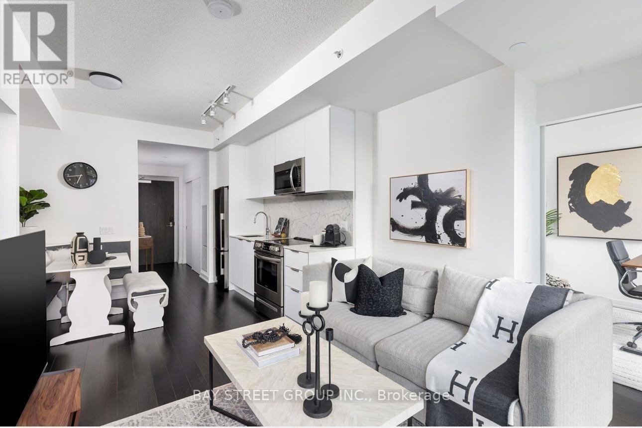 2208 - 25 Richmond Street E, Toronto, ON - Indoor Photo Showing Living Room