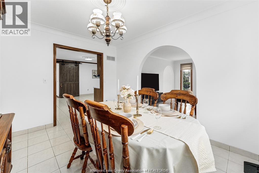 10615 Keating Crescent, Windsor, ON - Indoor Photo Showing Dining Room
