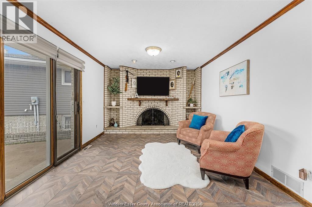 10615 Keating Crescent, Windsor, ON - Indoor With Fireplace