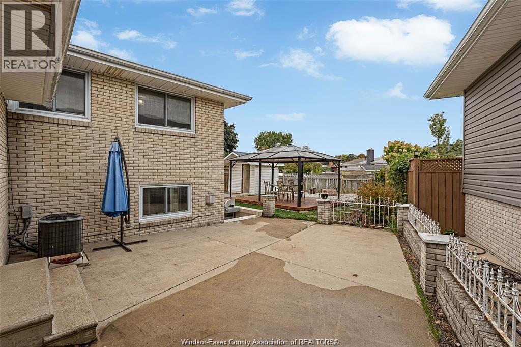 10615 Keating Crescent, Windsor, ON - Outdoor With Exterior