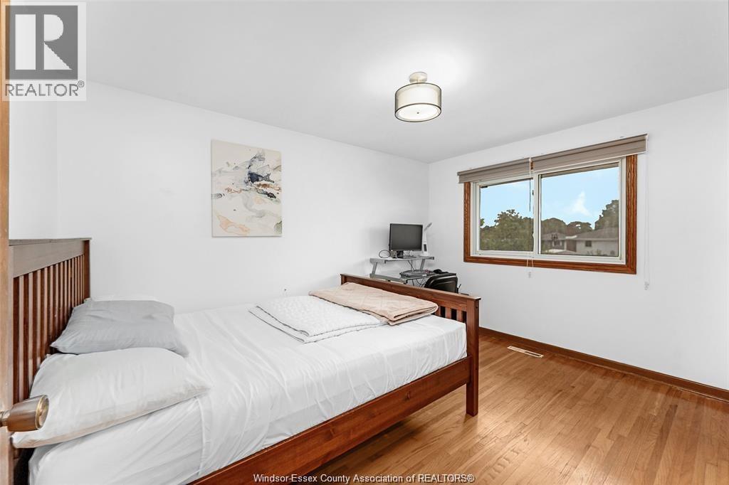 10615 Keating Crescent, Windsor, ON - Indoor Photo Showing Bedroom