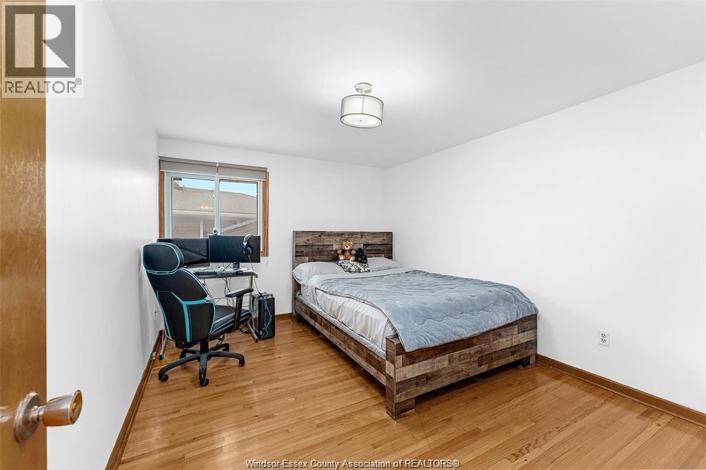 10615 Keating Crescent, Windsor, ON - Indoor Photo Showing Bedroom