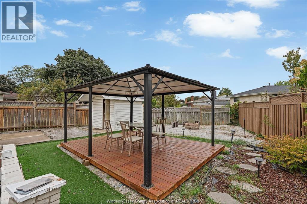 10615 Keating Crescent, Windsor, ON - Outdoor