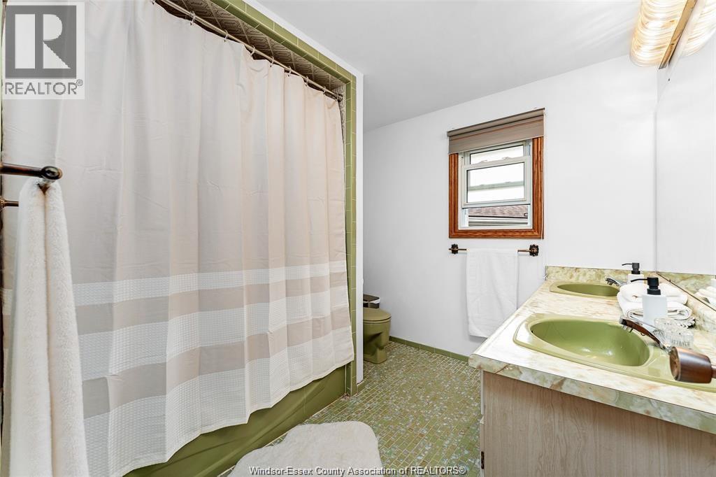 10615 Keating Crescent, Windsor, ON - Indoor Photo Showing Bathroom