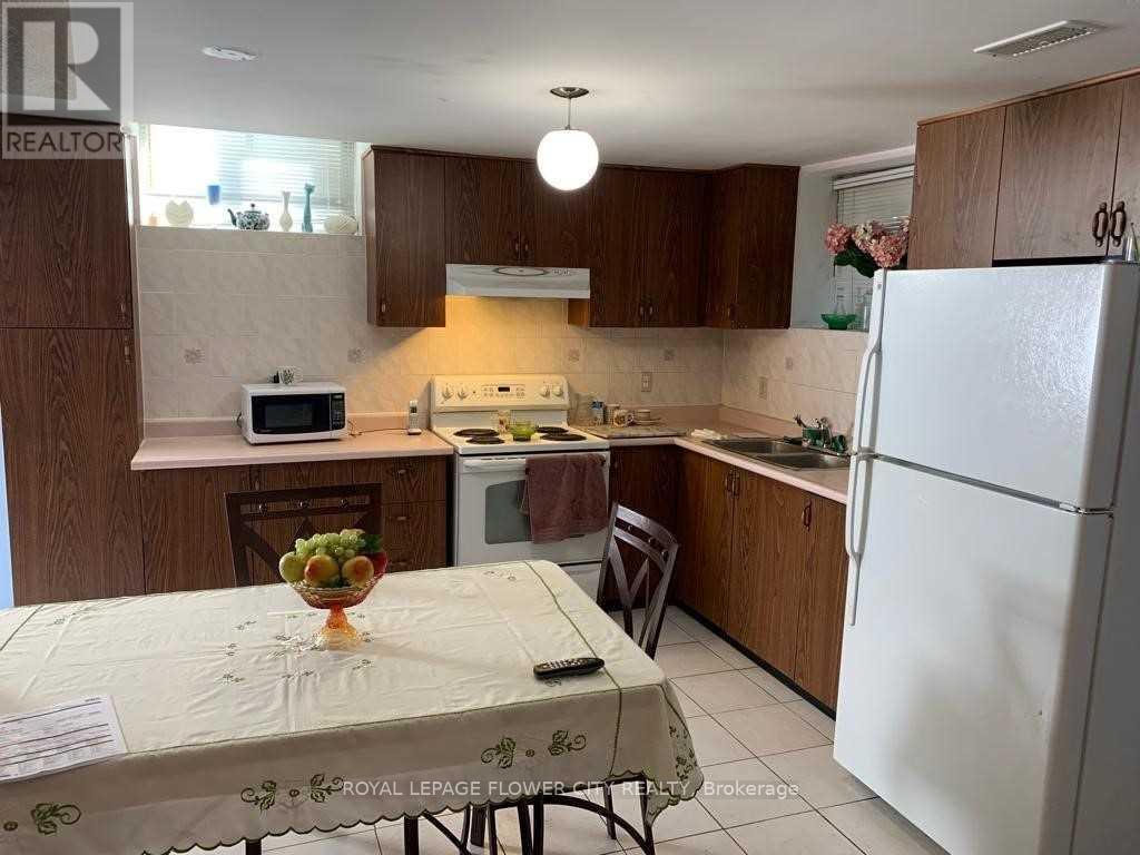 Bsmt - 5688 Brightpool Crescent, Mississauga, ON - Indoor Photo Showing Kitchen With Double Sink