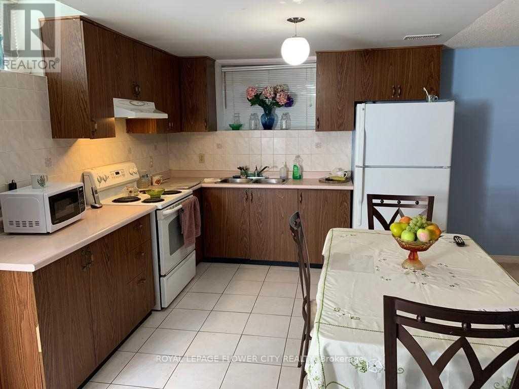 Bsmt - 5688 Brightpool Crescent, Mississauga, ON - Indoor Photo Showing Kitchen With Double Sink