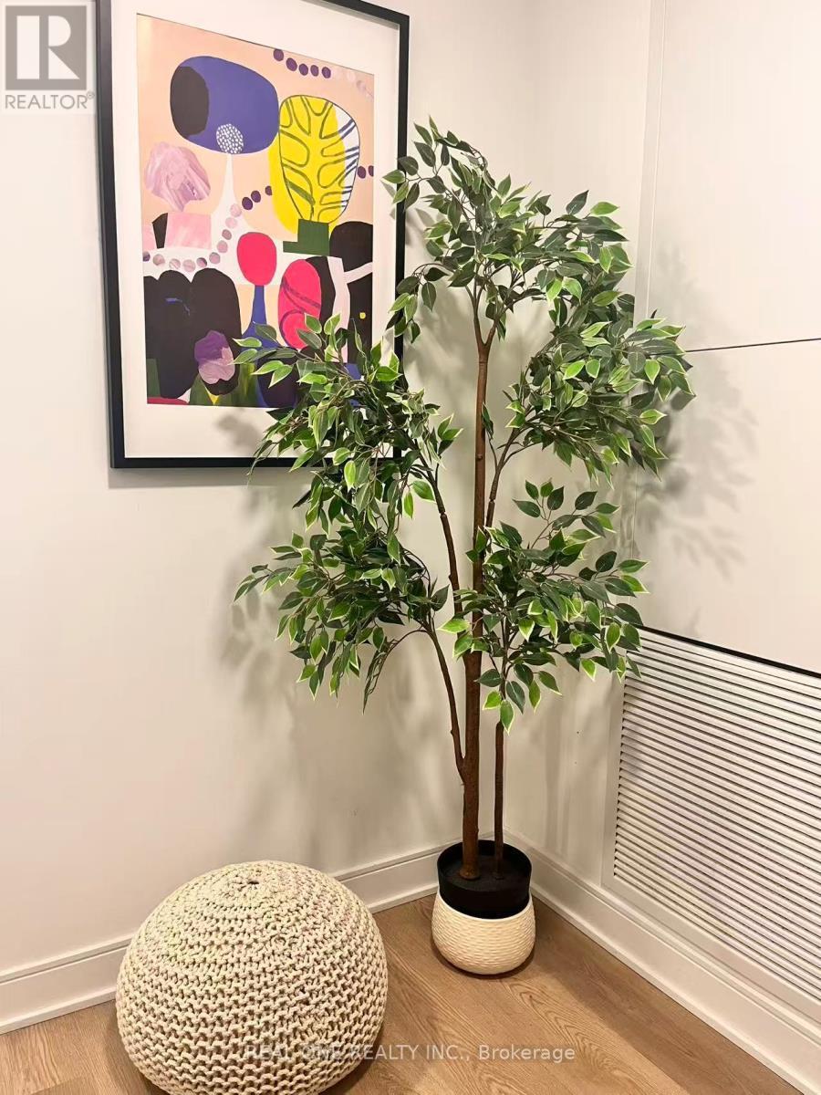 808 - 86 Dundas Street E, Mississauga, ON - Indoor