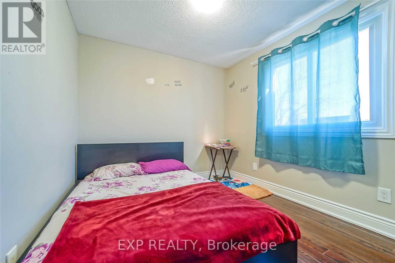 7 Hollyhedge Court, Brampton, ON - Indoor Photo Showing Bedroom