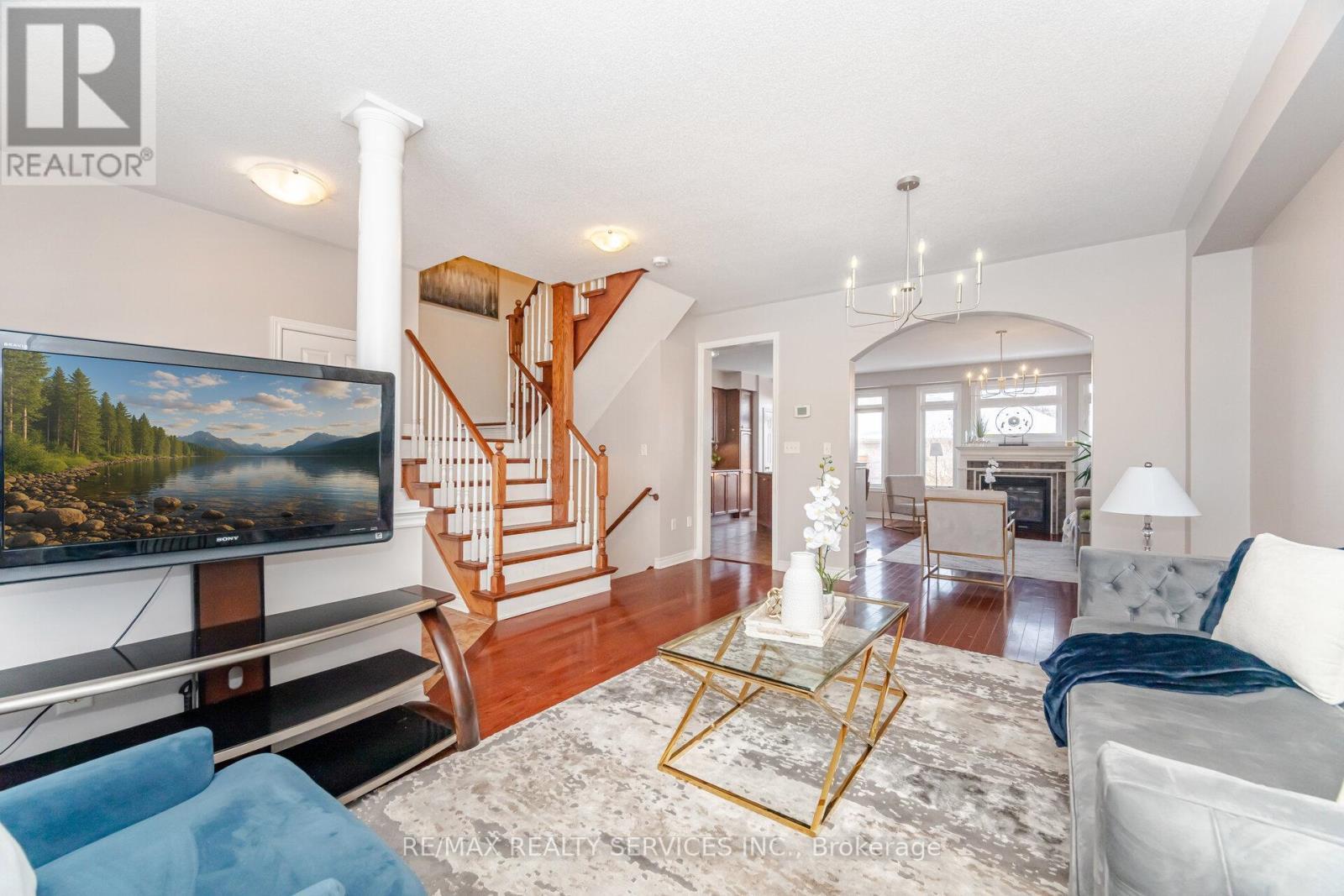 3027 Richview Boulevard, Oakville, ON - Indoor Photo Showing Living Room