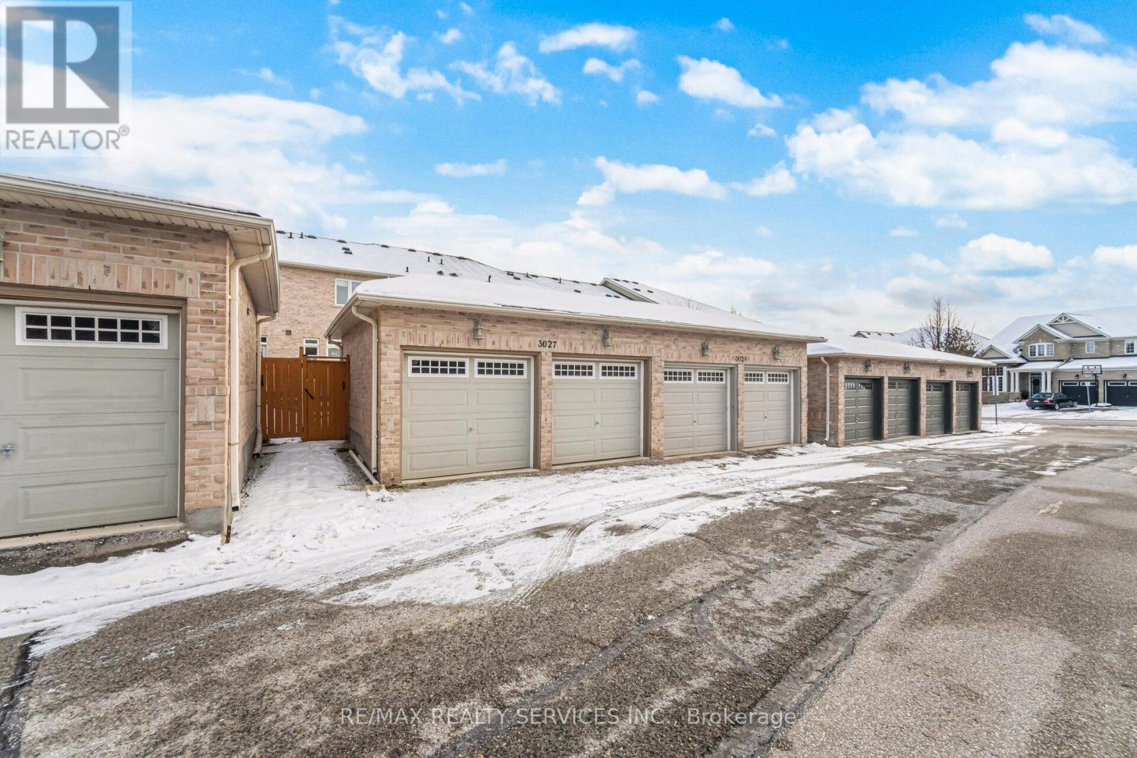 3027 Richview Boulevard, Oakville, ON - Outdoor
