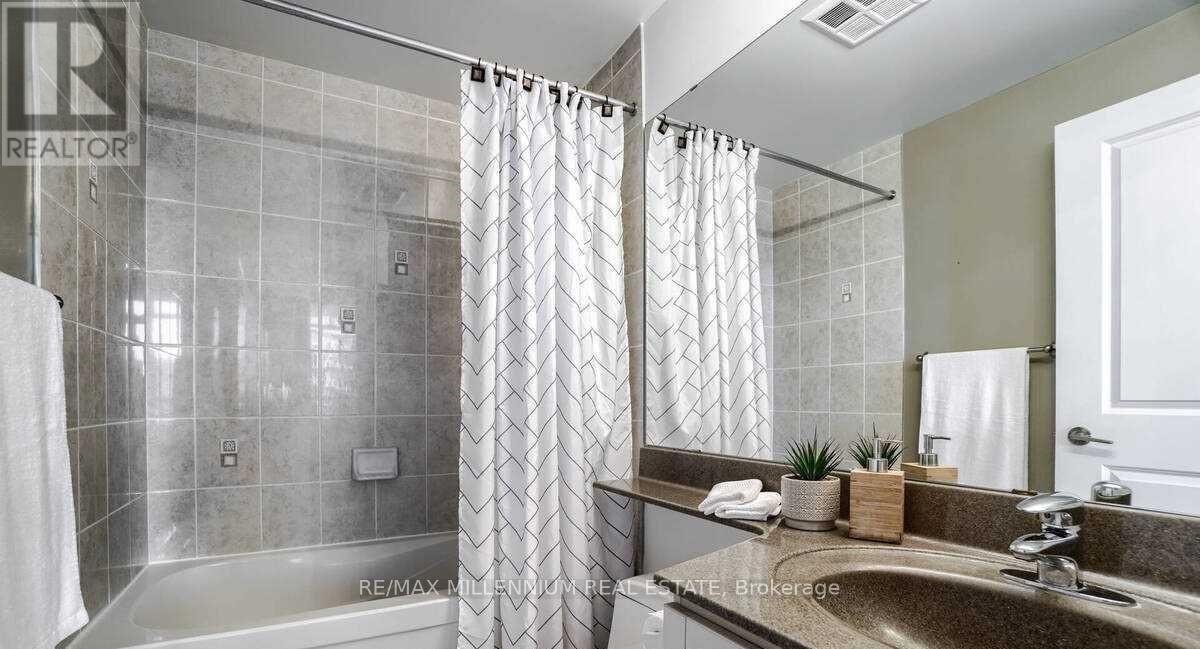 1707 - 80 Absolute Avenue, Mississauga, ON - Indoor Photo Showing Bathroom