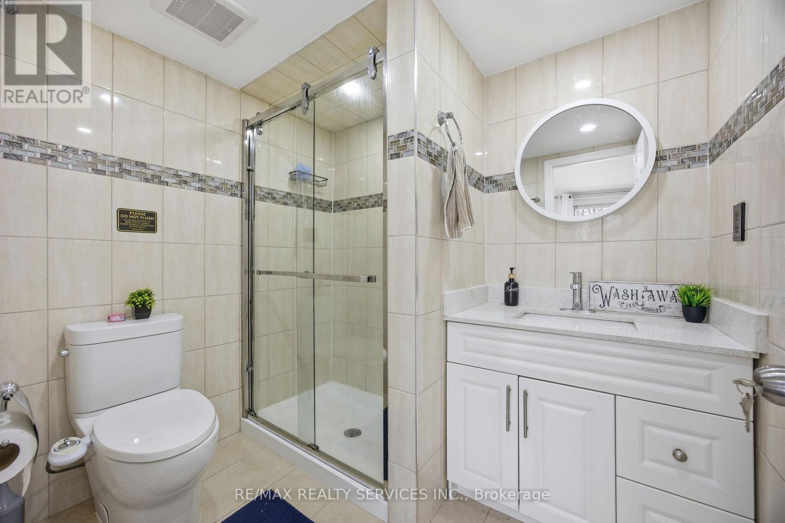 17 Avening Drive, Toronto, ON - Indoor Photo Showing Bathroom