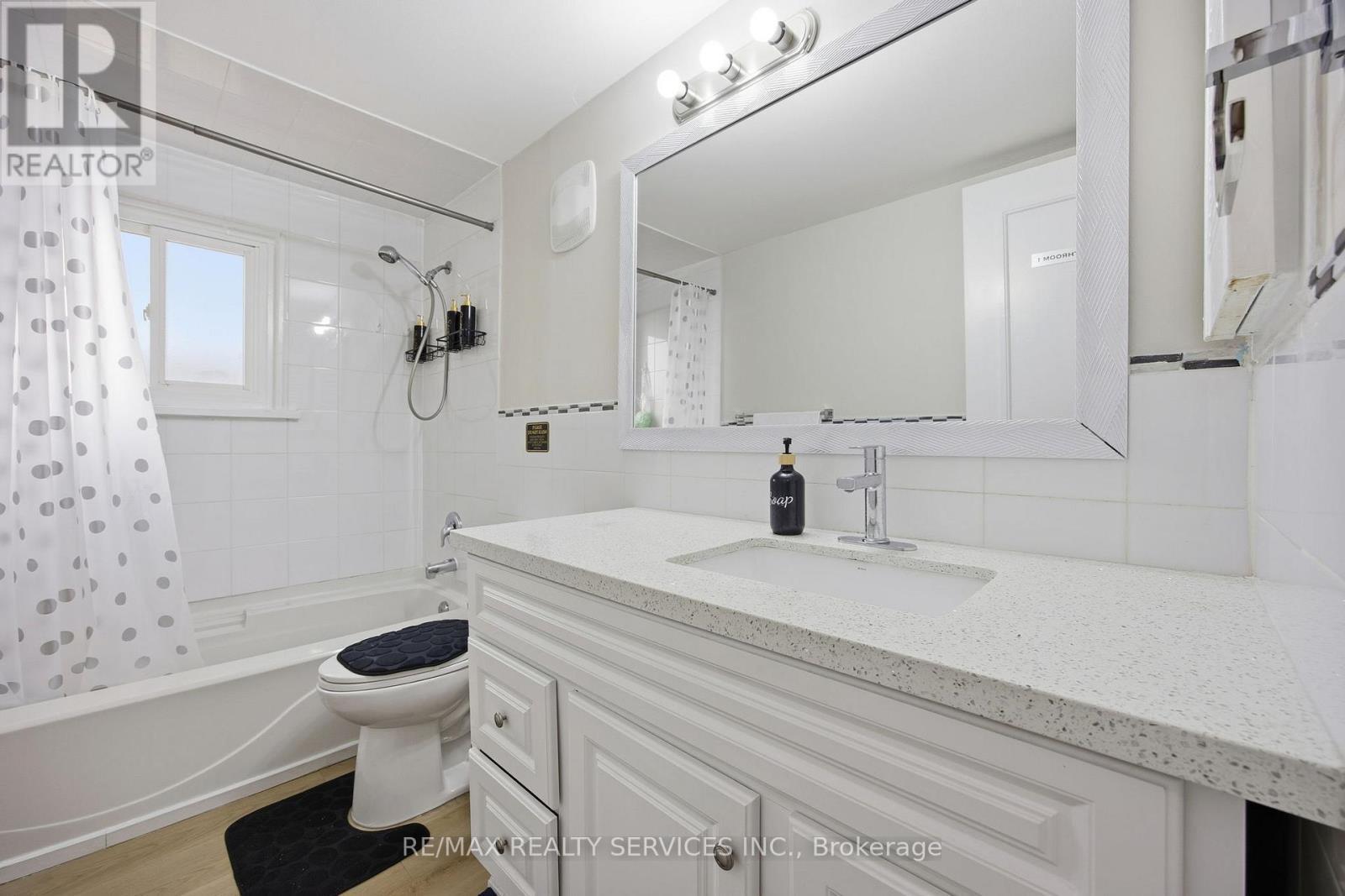 17 Avening Drive, Toronto, ON - Indoor Photo Showing Bathroom