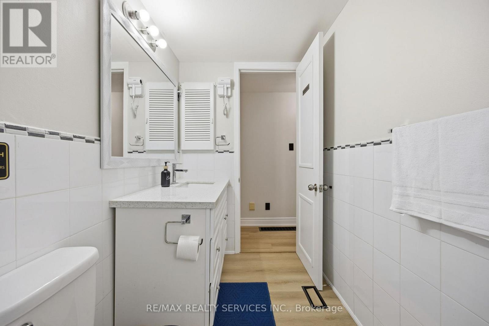 17 Avening Drive, Toronto, ON - Indoor Photo Showing Bathroom