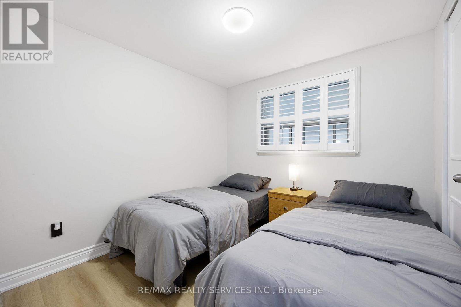 17 Avening Drive, Toronto, ON - Indoor Photo Showing Bedroom