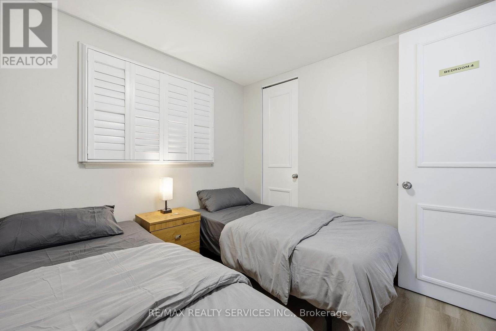 17 Avening Drive, Toronto, ON - Indoor Photo Showing Bedroom