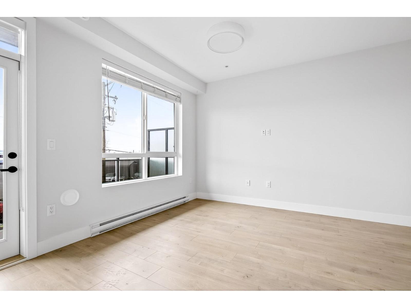 214 20061 Fraser Highway, Langley, BC - Indoor Photo Showing Other Room