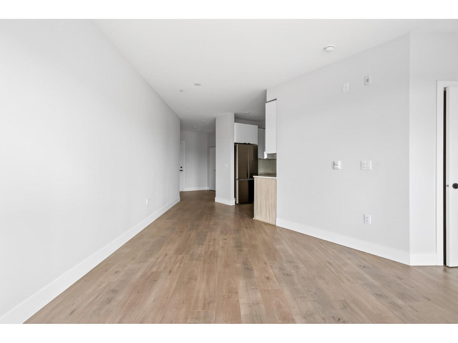 214 20061 Fraser Highway, Langley, BC - Indoor Photo Showing Other Room