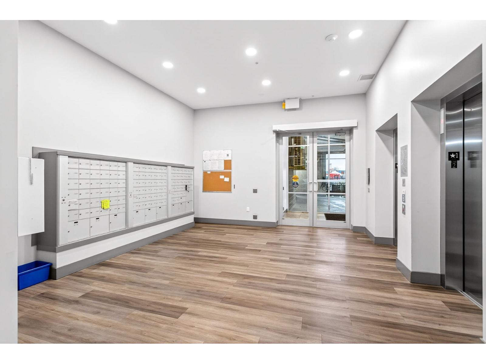 214 20061 Fraser Highway, Langley, BC - Indoor Photo Showing Other Room