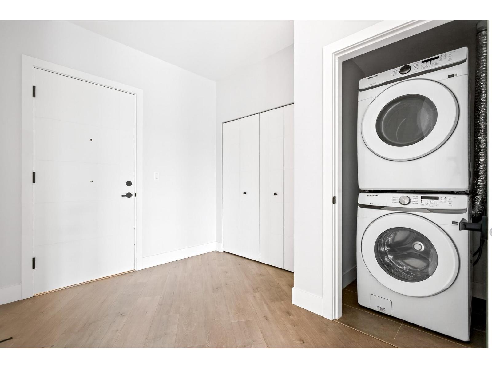 214 20061 Fraser Highway, Langley, BC - Indoor Photo Showing Laundry Room