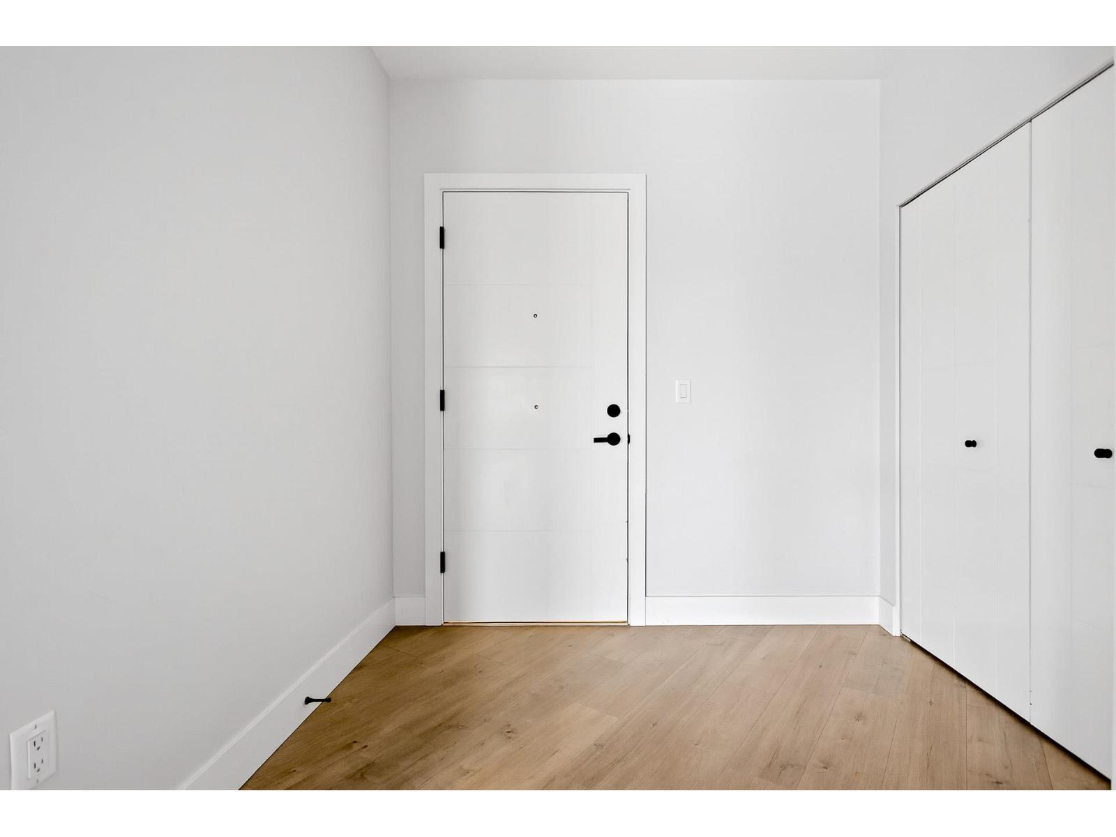 214 20061 Fraser Highway, Langley, BC - Indoor Photo Showing Other Room