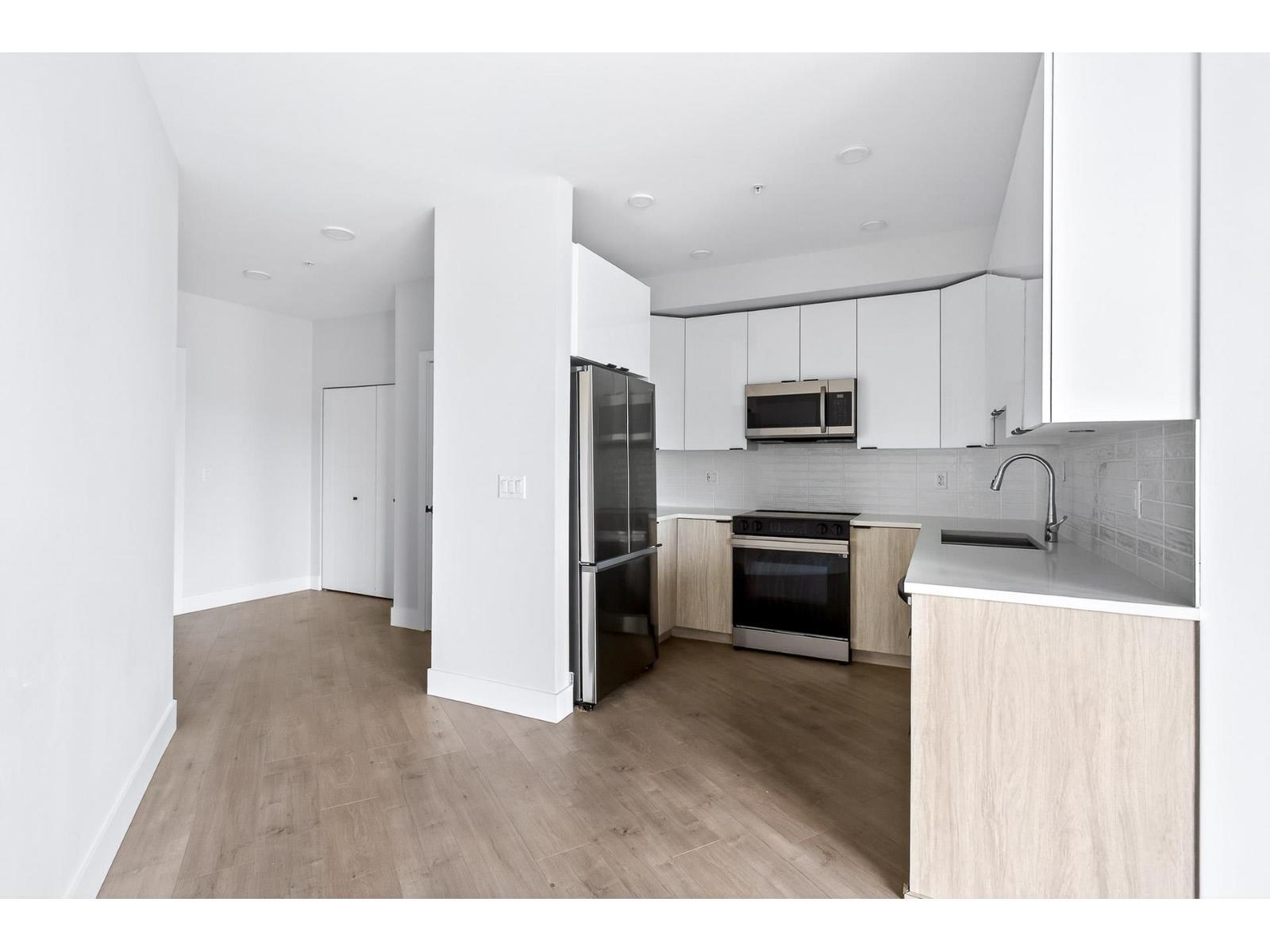 214 20061 Fraser Highway, Langley, BC - Indoor Photo Showing Kitchen With Stainless Steel Kitchen