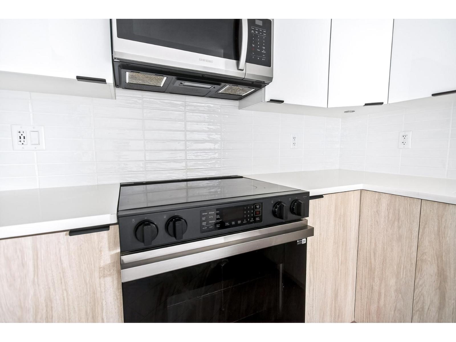 214 20061 Fraser Highway, Langley, BC - Indoor Photo Showing Kitchen
