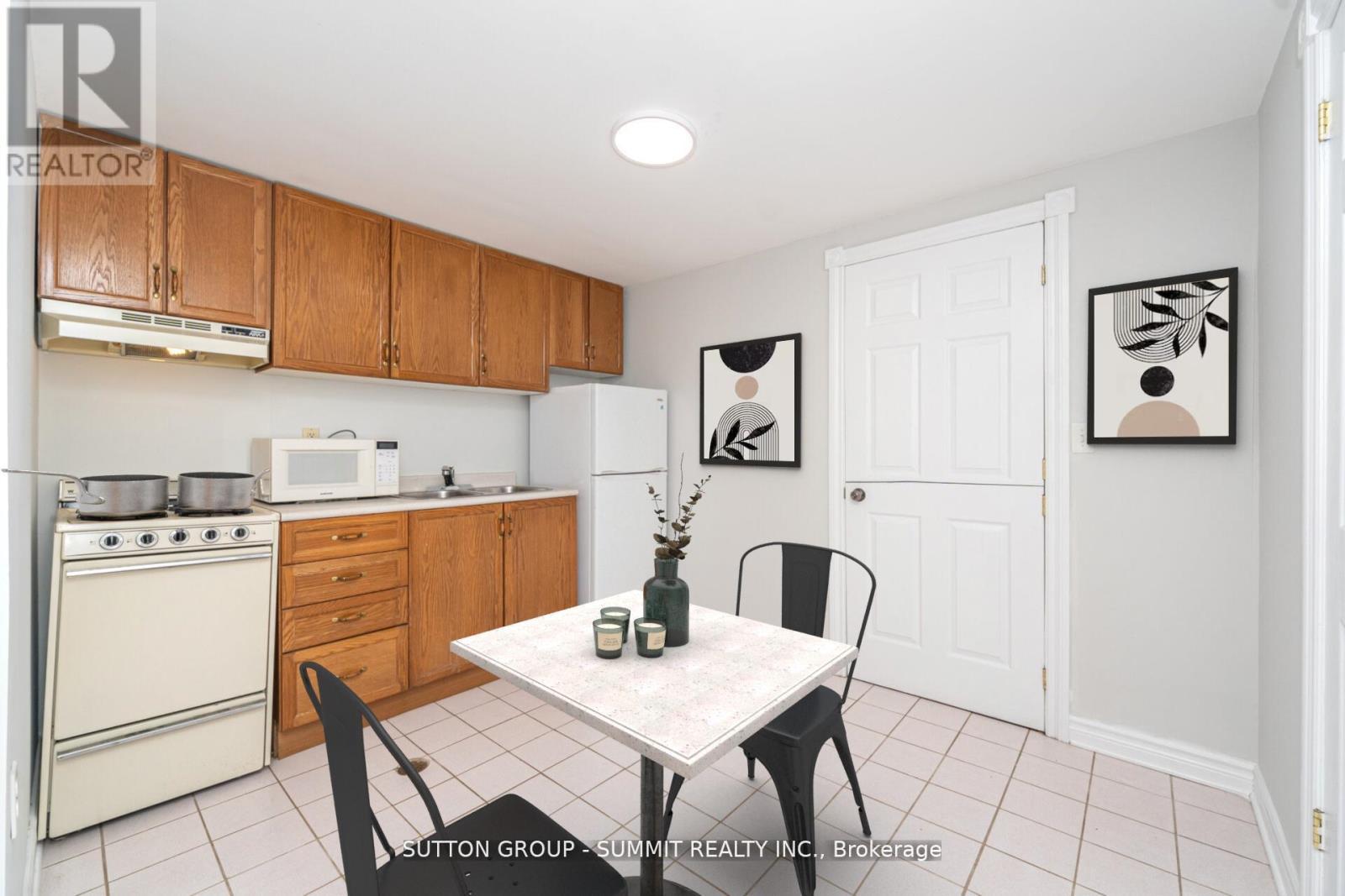 3018 Dalehurst Drive, Mississauga, ON - Indoor Photo Showing Kitchen With Double Sink