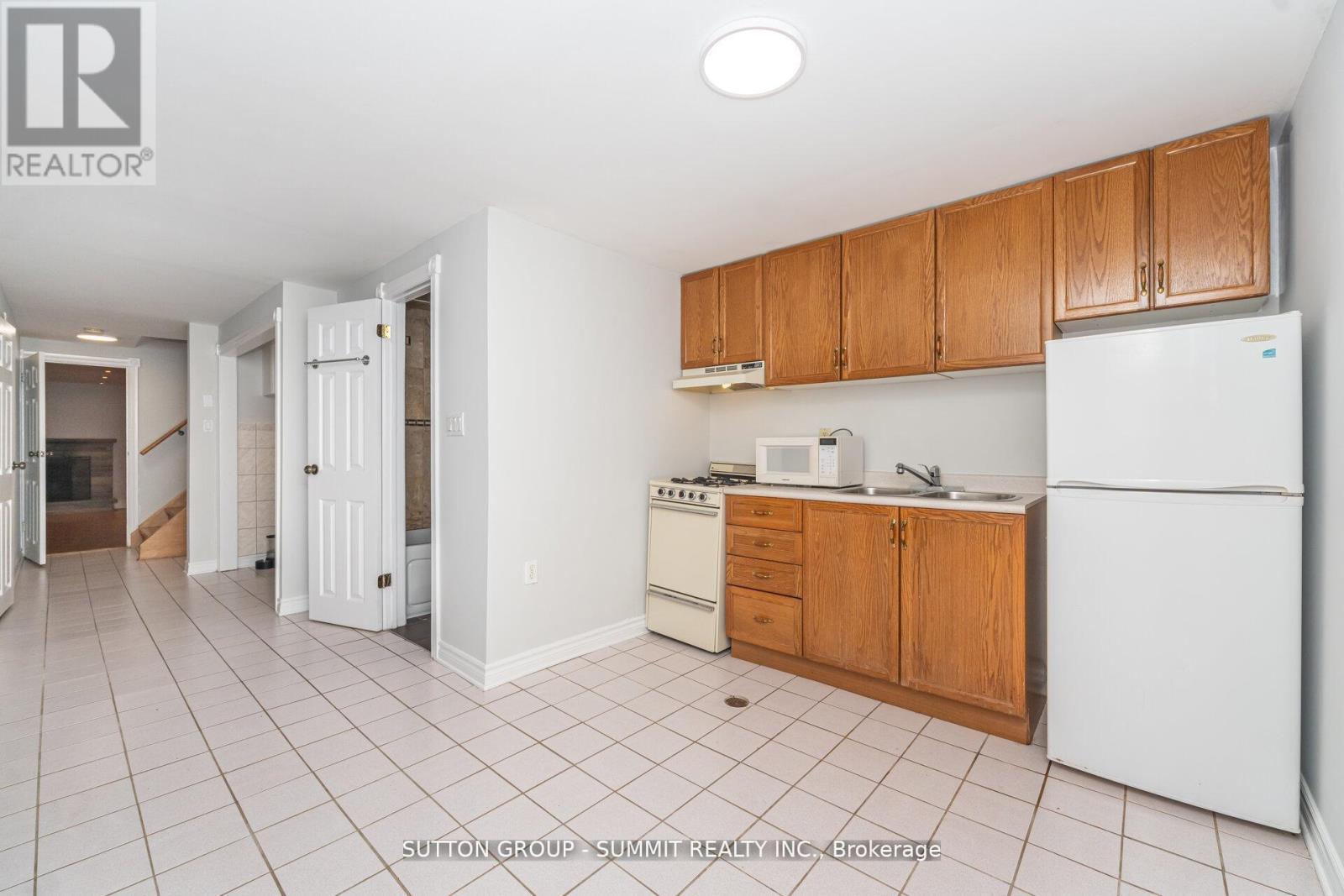 3018 Dalehurst Drive, Mississauga, ON - Indoor Photo Showing Kitchen With Double Sink