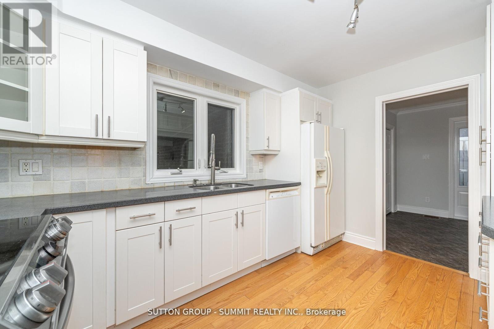 3018 Dalehurst Drive, Mississauga, ON - Indoor Photo Showing Kitchen With Double Sink