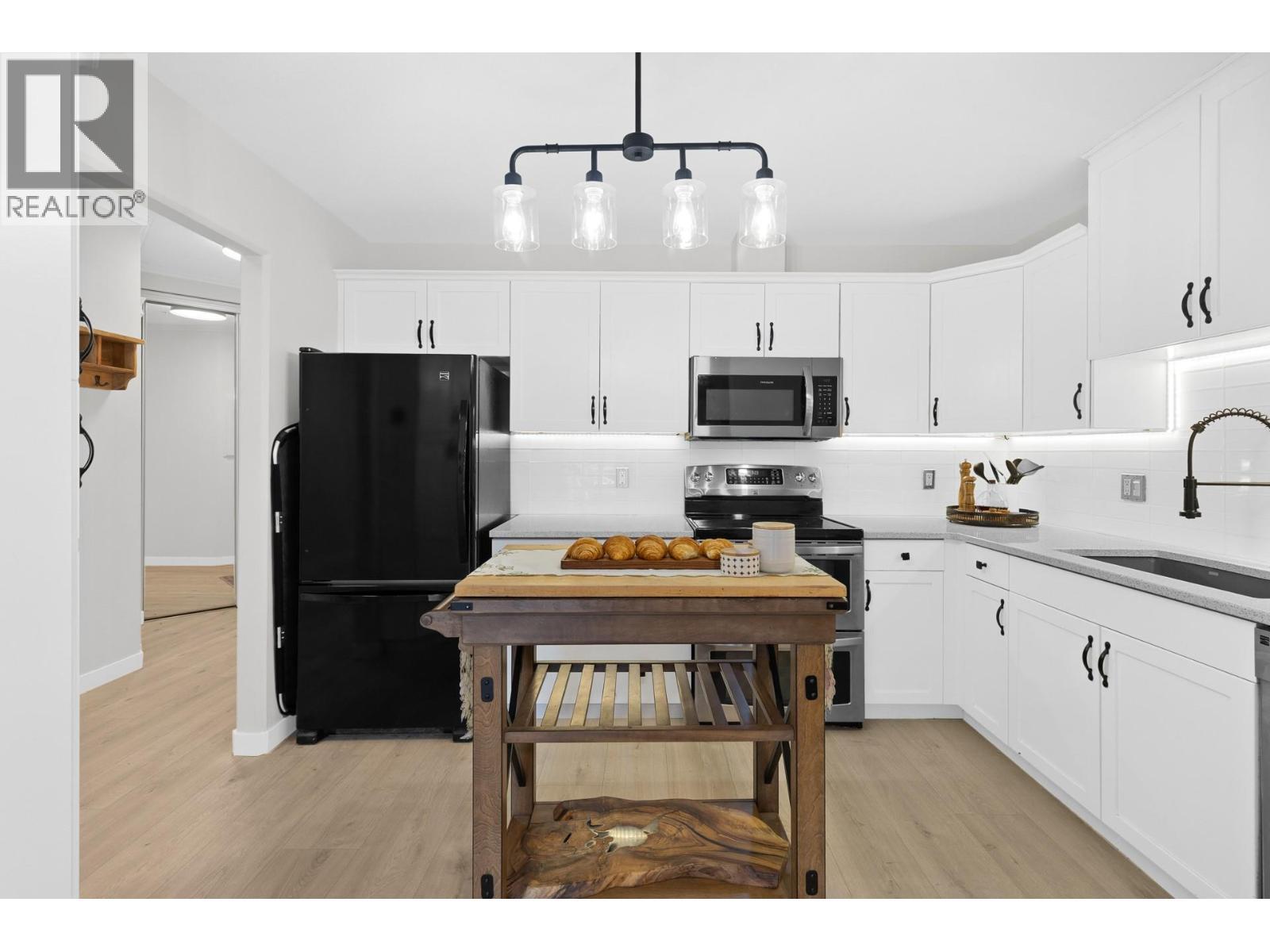 Bright and open kitchen - 303 Whitman Road Unit# 106, Kelowna, BC - Indoor Photo Showing Kitchen