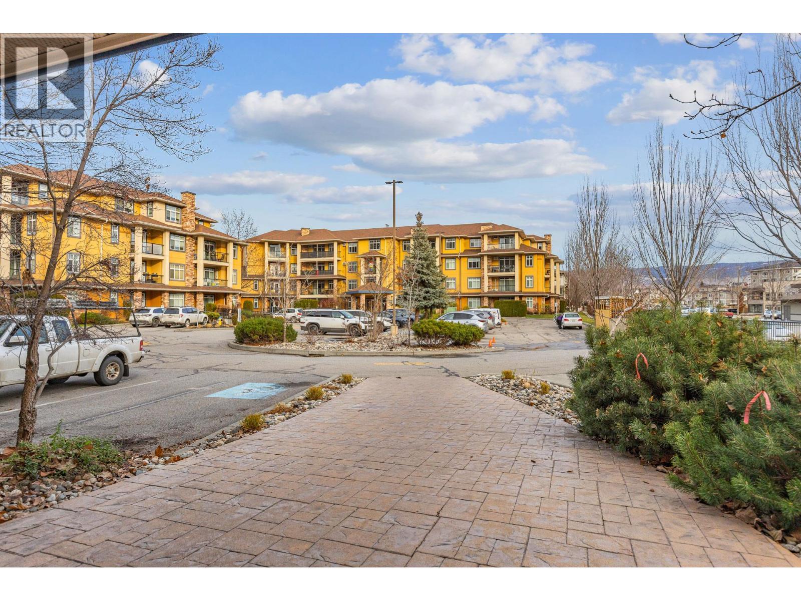 Plenty of guest parking - 303 Whitman Road Unit# 106, Kelowna, BC - Outdoor