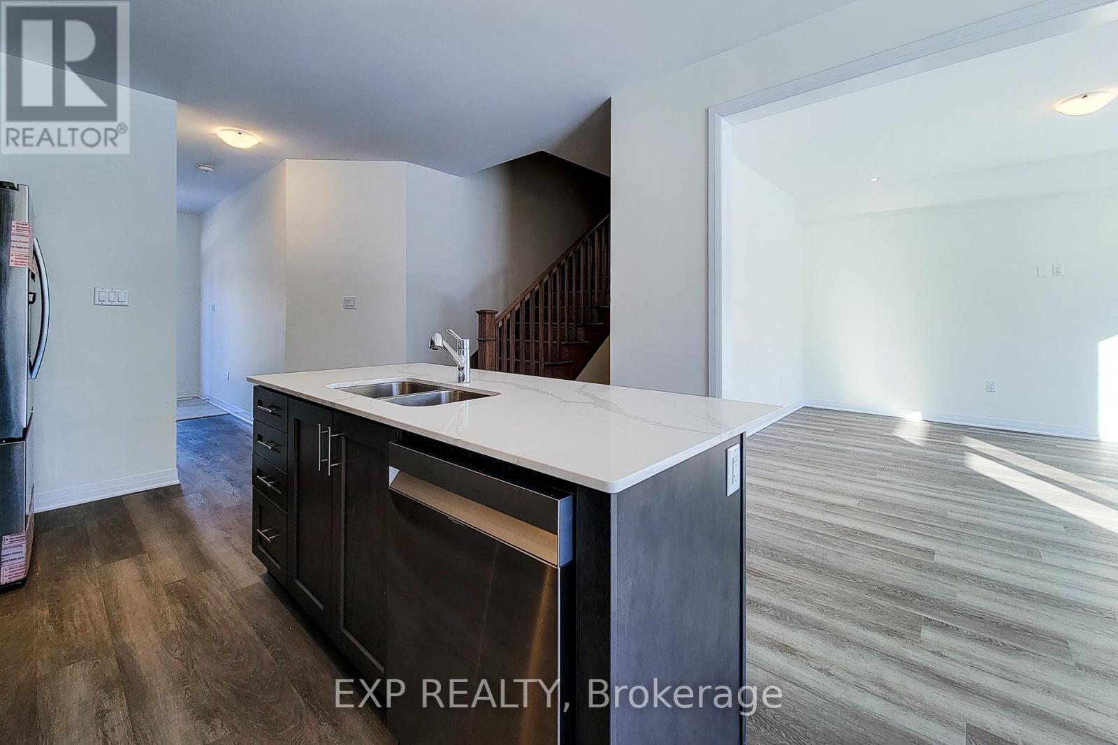 31 Turnbull Drive, Brantford, ON - Indoor Photo Showing Kitchen With Double Sink