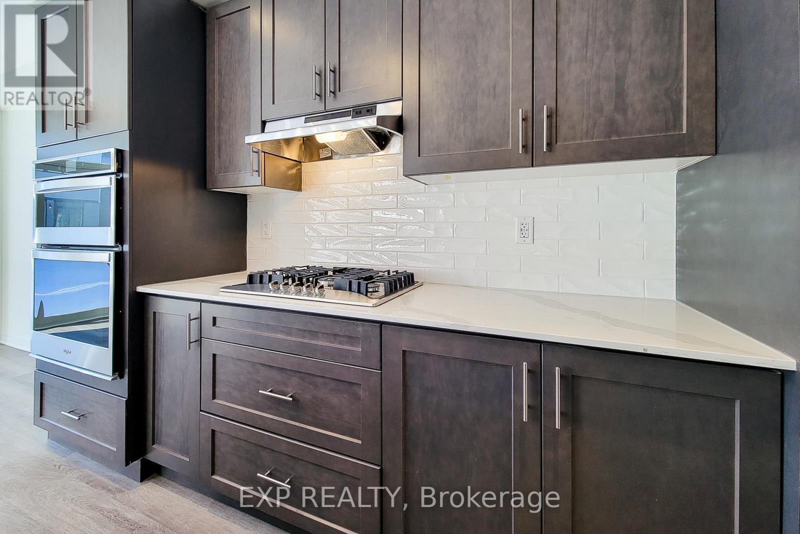 31 Turnbull Drive, Brantford, ON - Indoor Photo Showing Kitchen