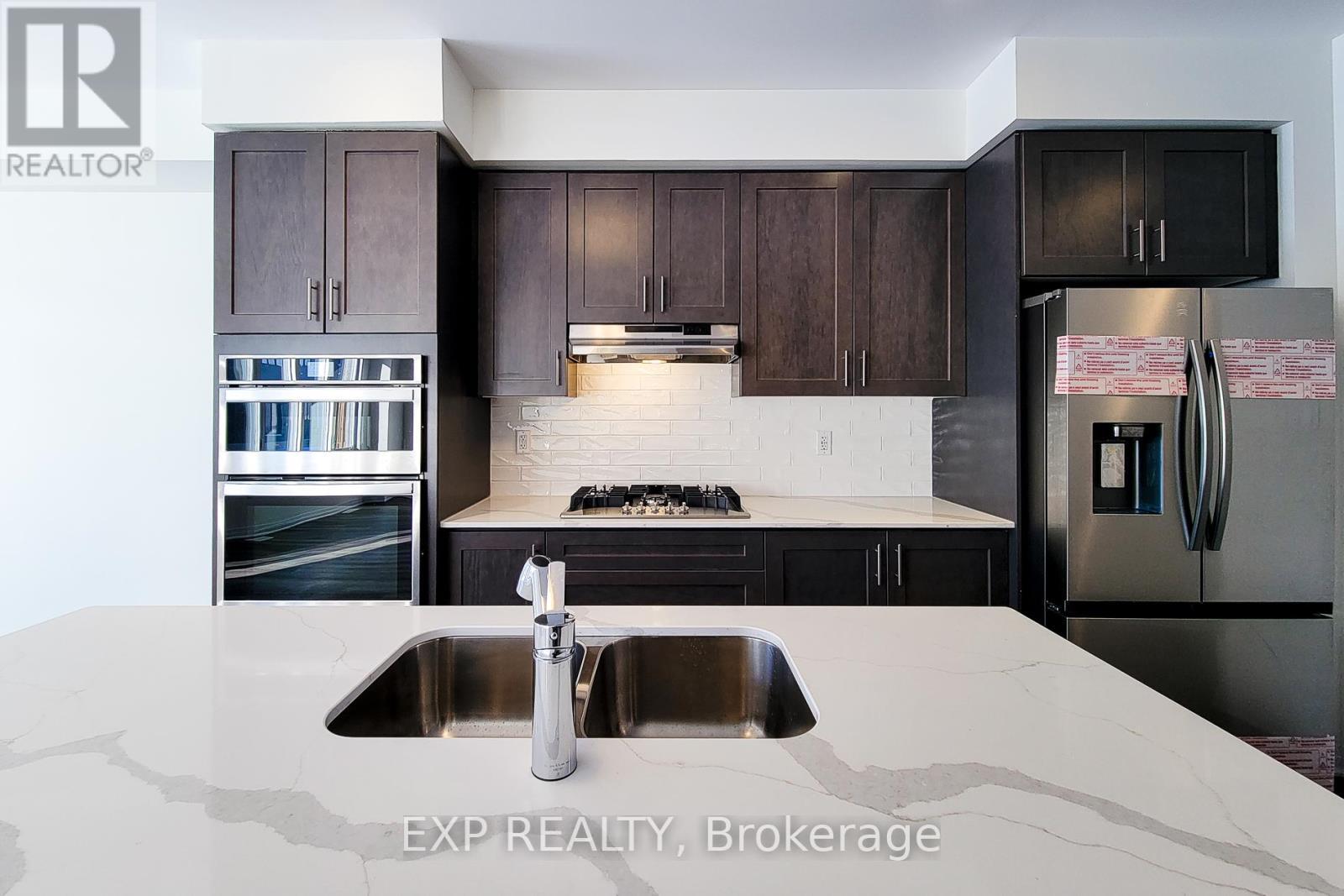 31 Turnbull Drive, Brantford, ON - Indoor Photo Showing Kitchen