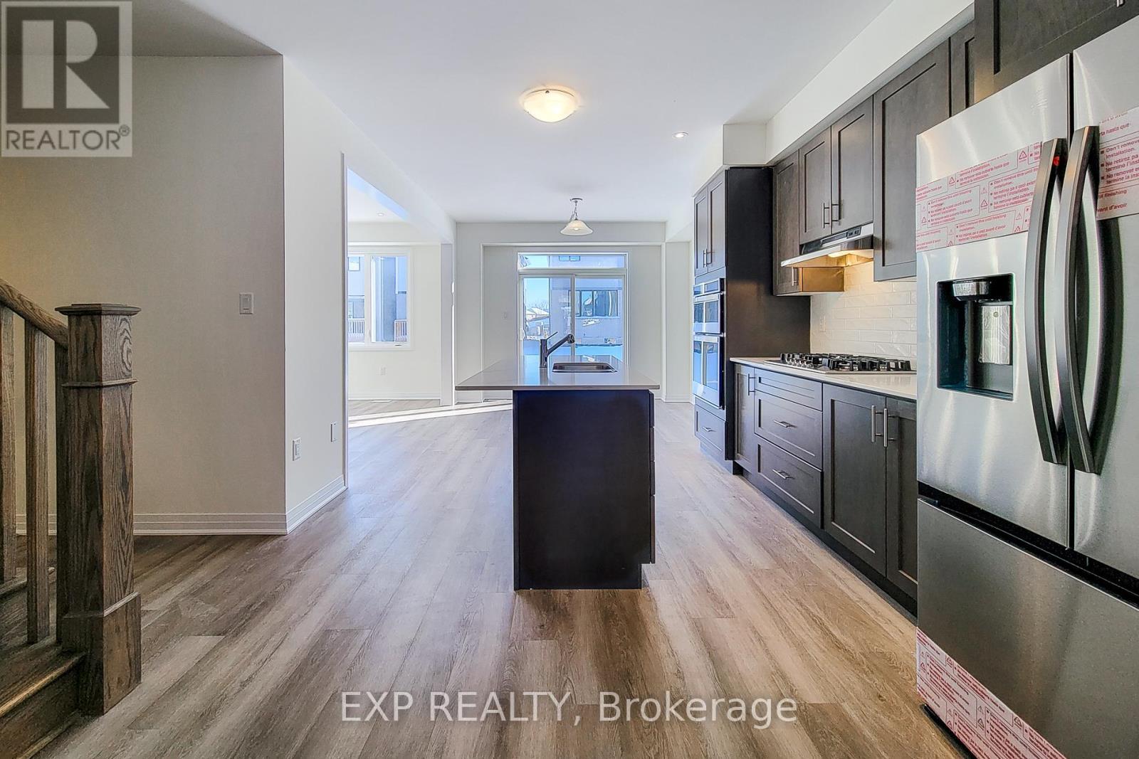 31 Turnbull Drive, Brantford, ON - Indoor Photo Showing Kitchen