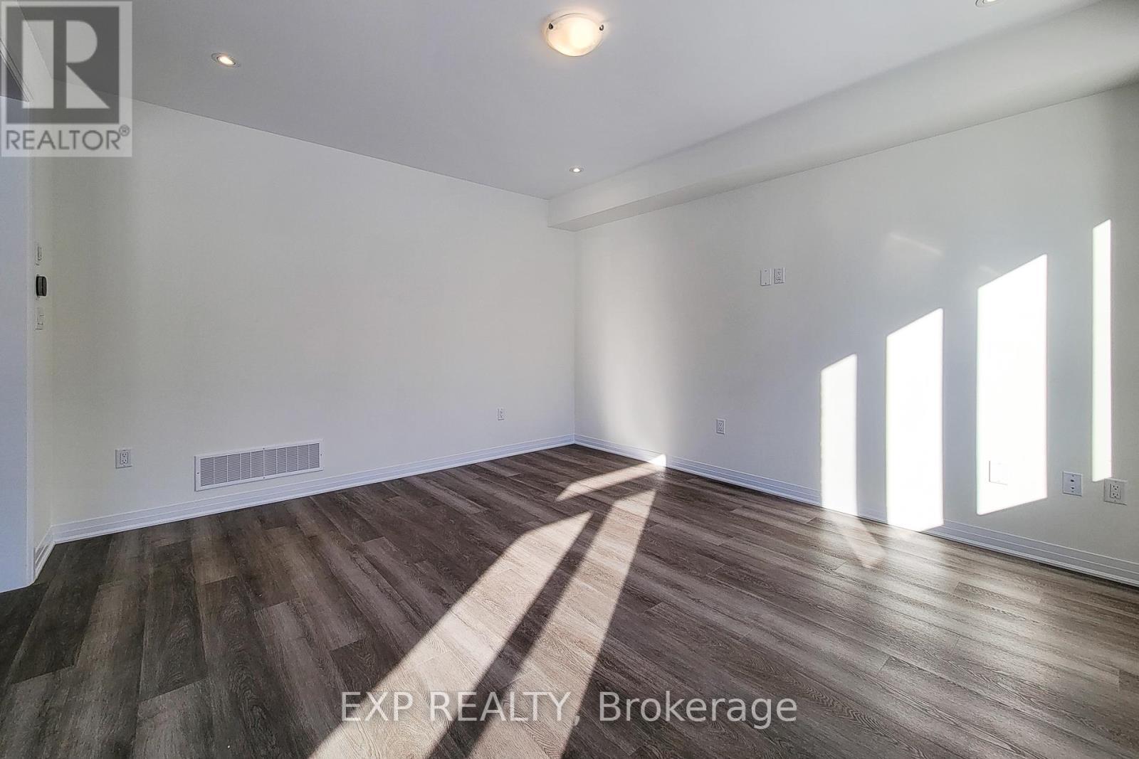 31 Turnbull Drive, Brantford, ON - Indoor Photo Showing Other Room