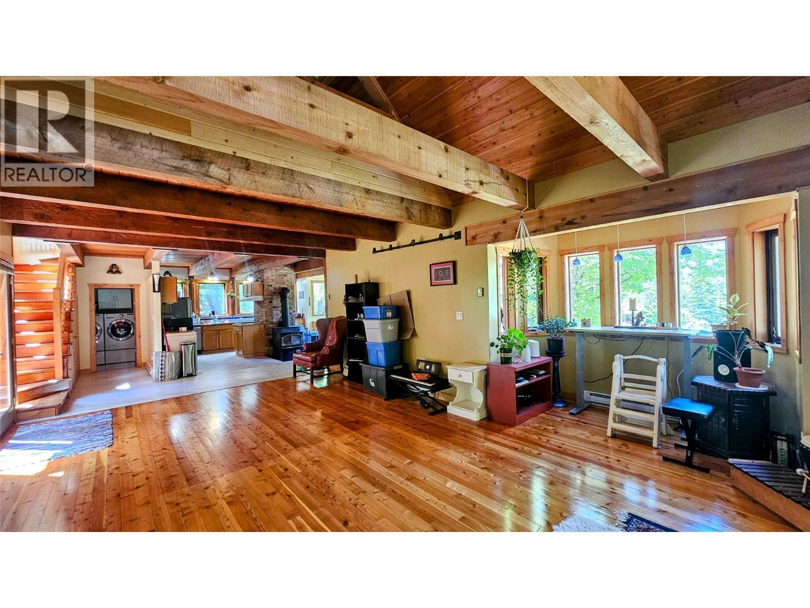 8496 B Procter Road E, Procter, BC - Indoor