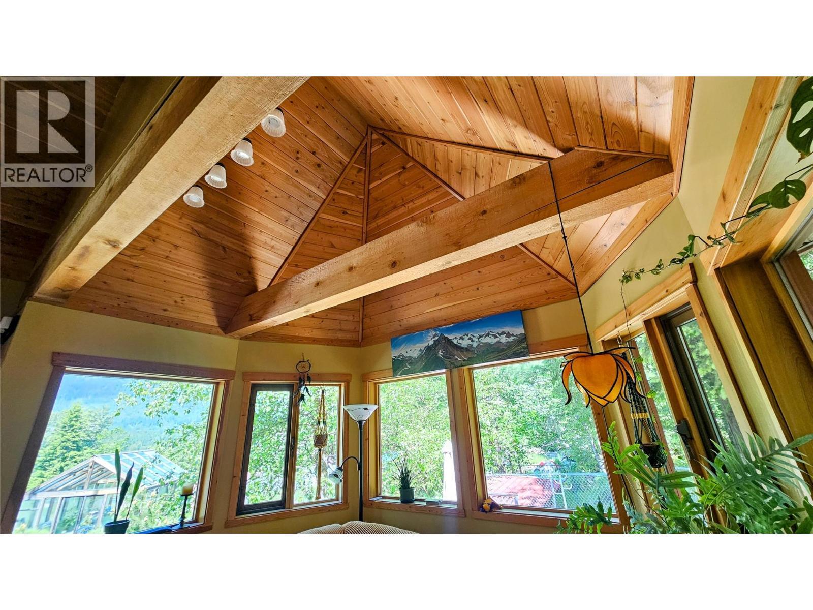 8496 B Procter Road E, Procter, BC - Indoor Photo Showing Other Room