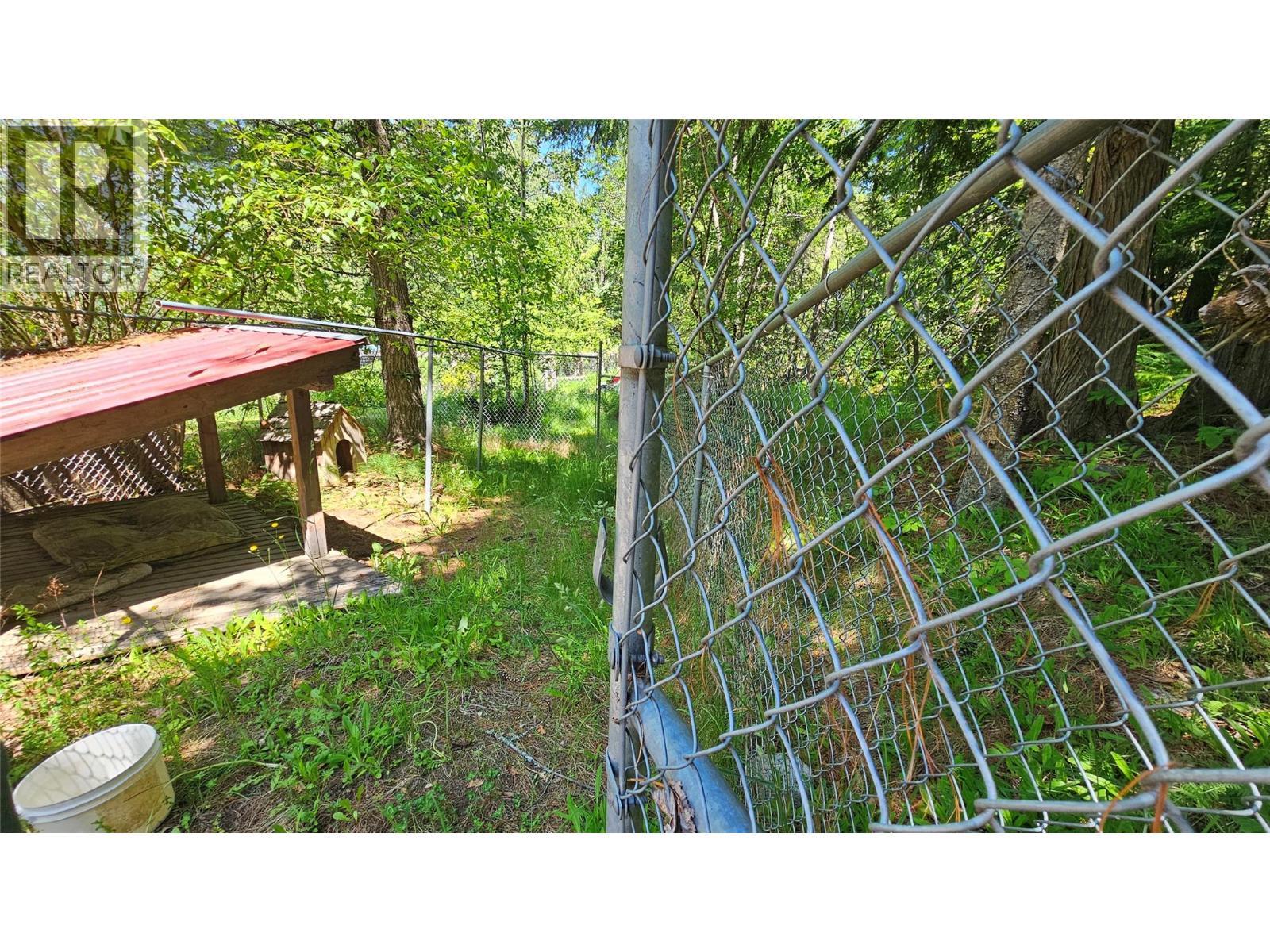 Dog Run - 8496 B Procter Road E, Procter, BC -