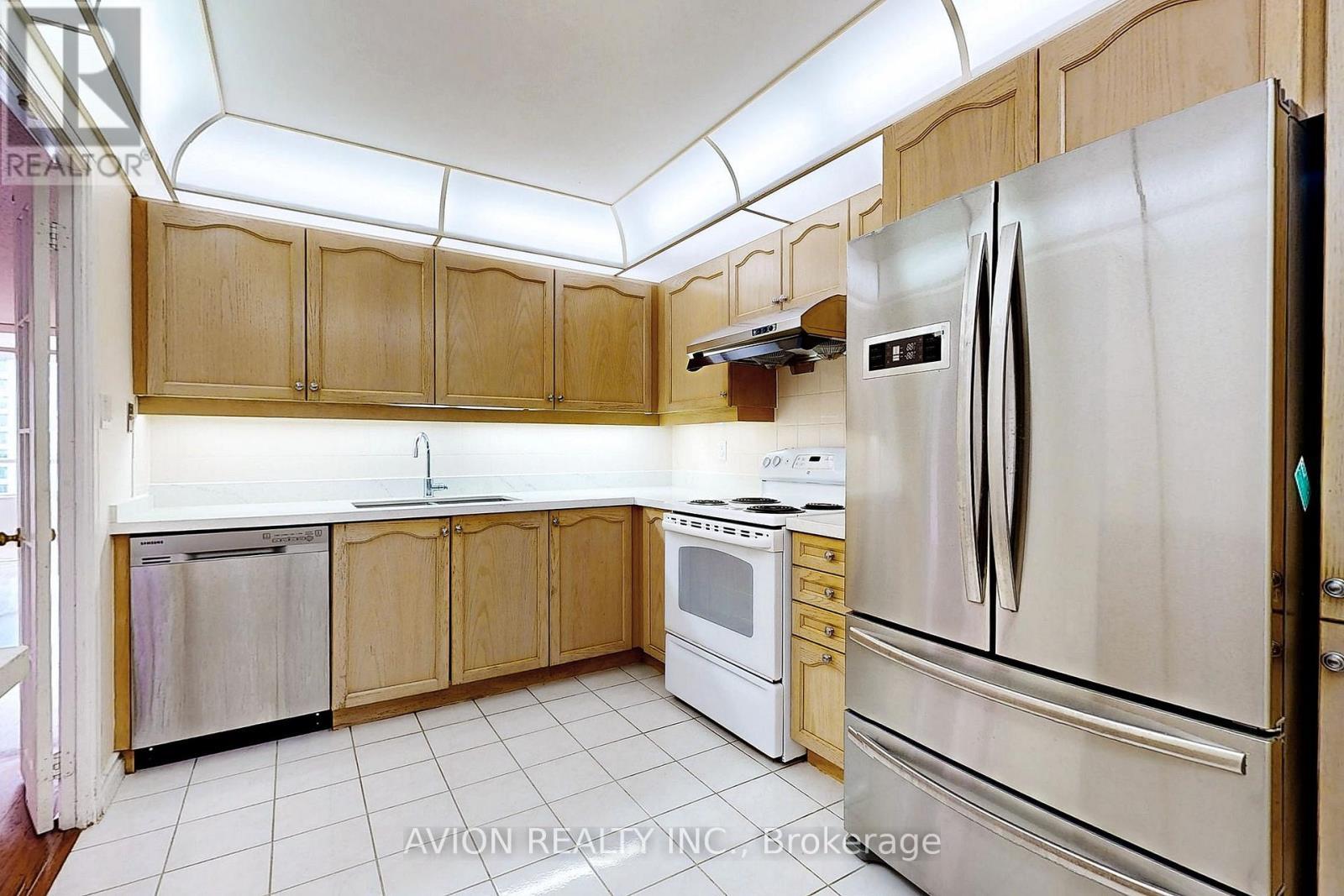 713 - 168 Bonis Avenue, Toronto, ON - Indoor Photo Showing Kitchen With Double Sink