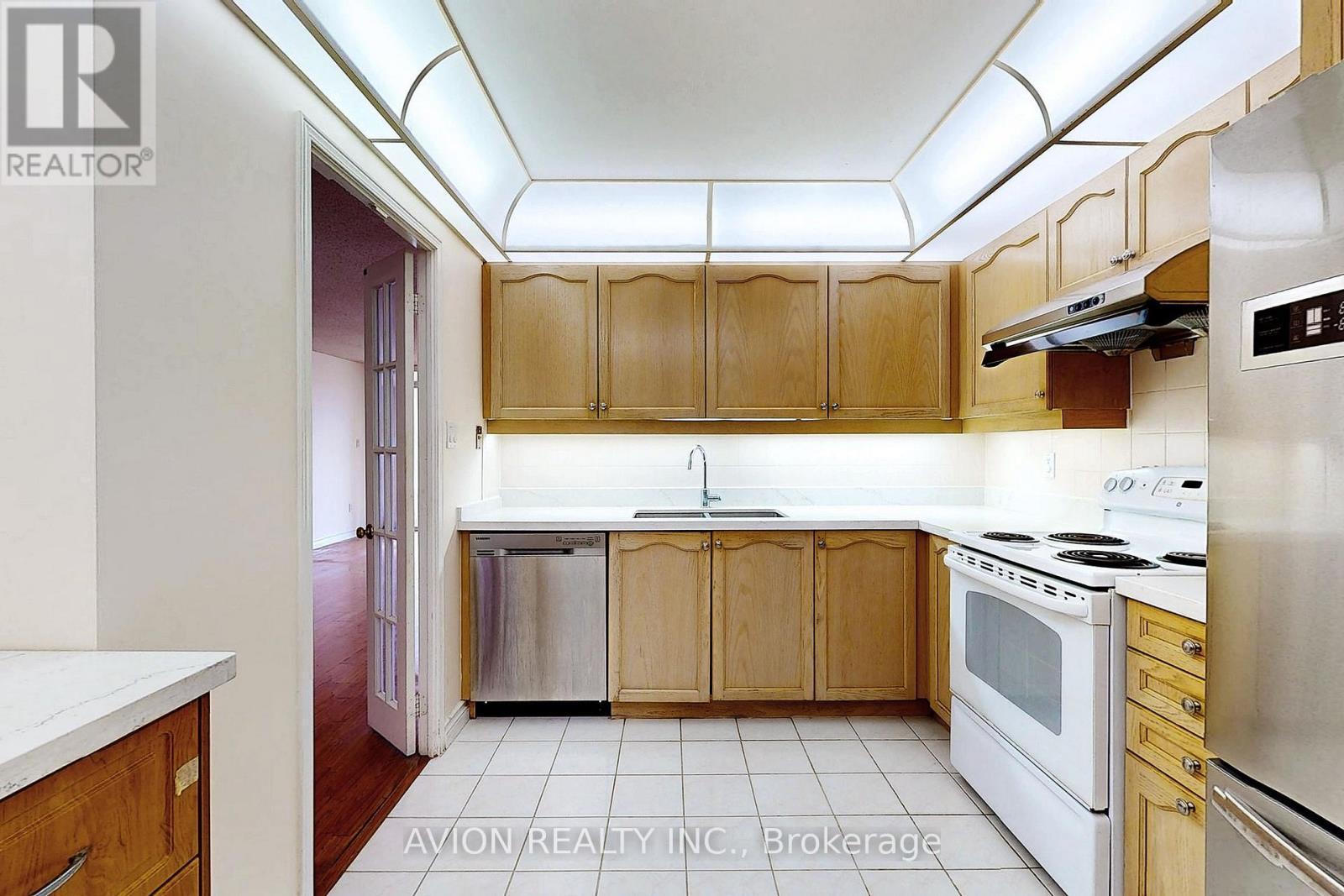 713 - 168 Bonis Avenue, Toronto, ON - Indoor Photo Showing Kitchen With Double Sink