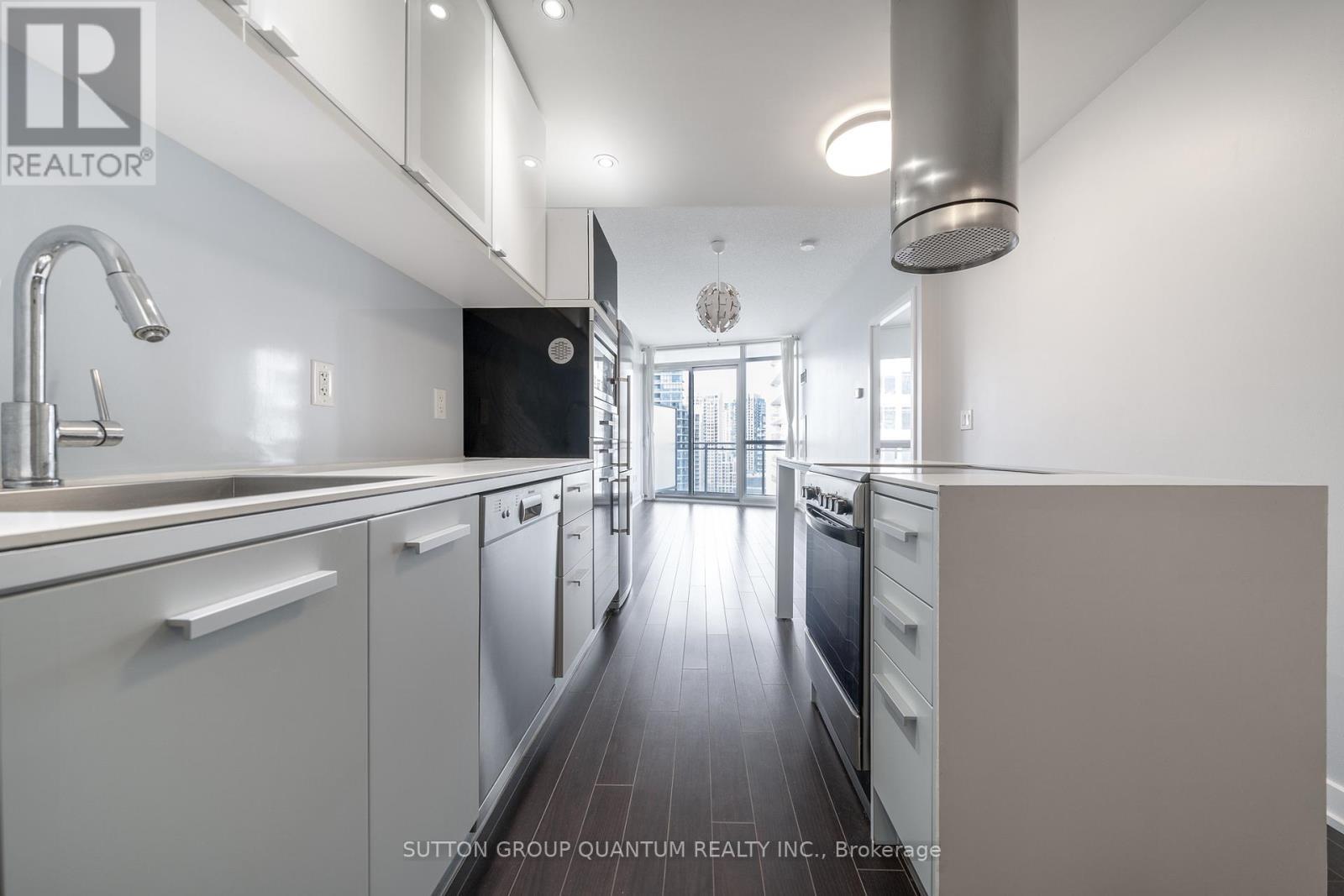 2606 - 38 Dan Leckie Way, Toronto, ON - Indoor Photo Showing Kitchen