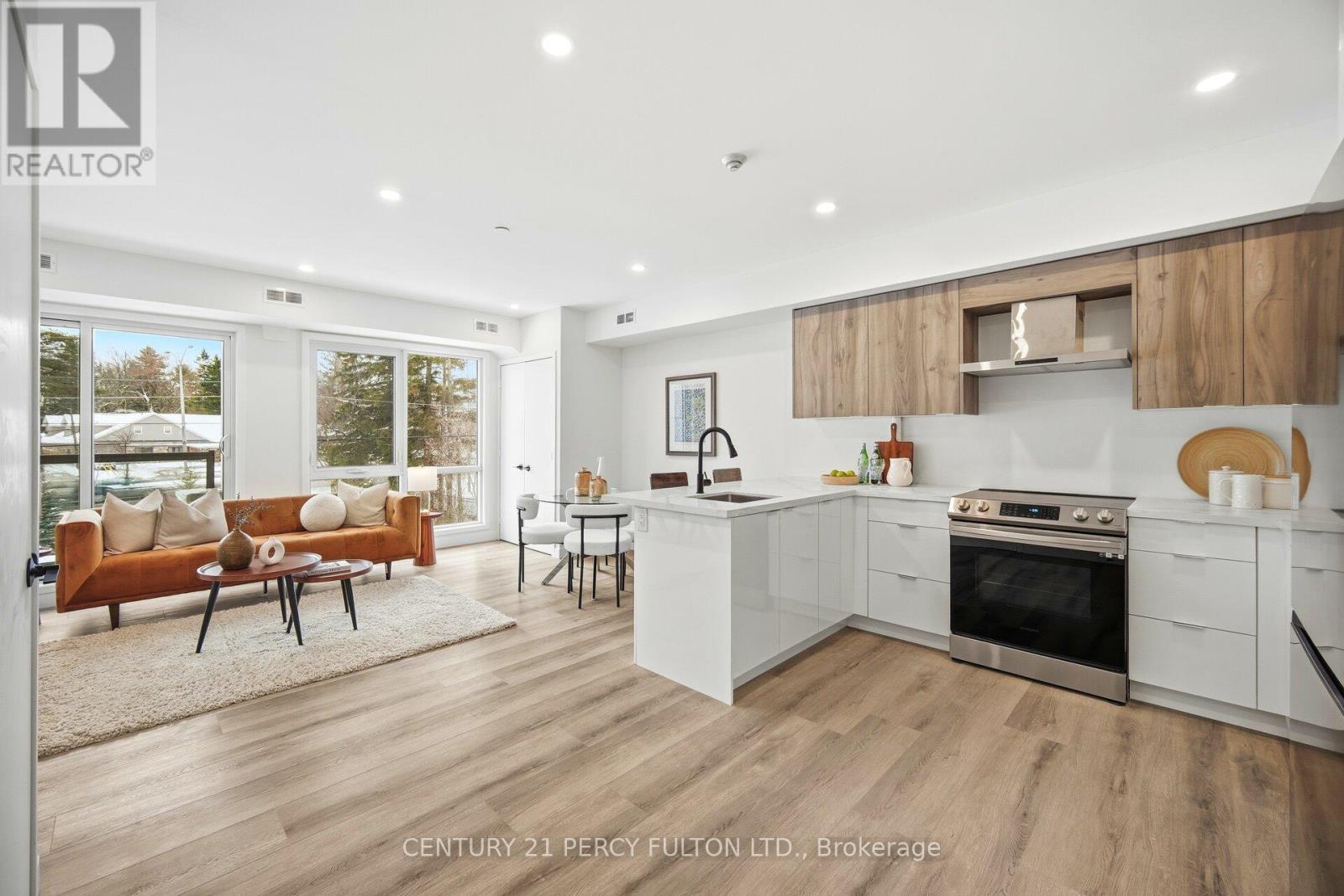 201 - 61 Orchard Park Drive, Toronto, ON - Indoor Photo Showing Kitchen With Upgraded Kitchen